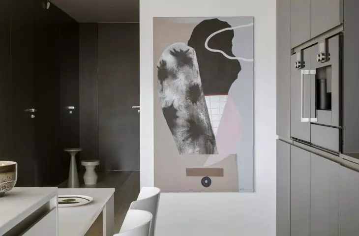 There are many works of art in the apartment