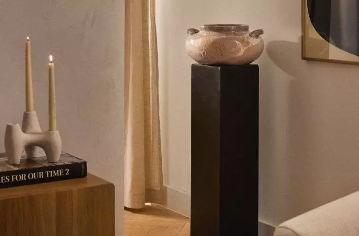 Mocha Mousse looks great in accessories