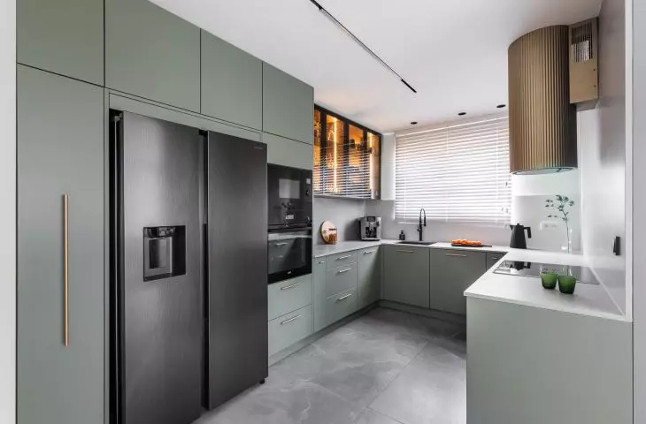 Kitchen with a touch of green