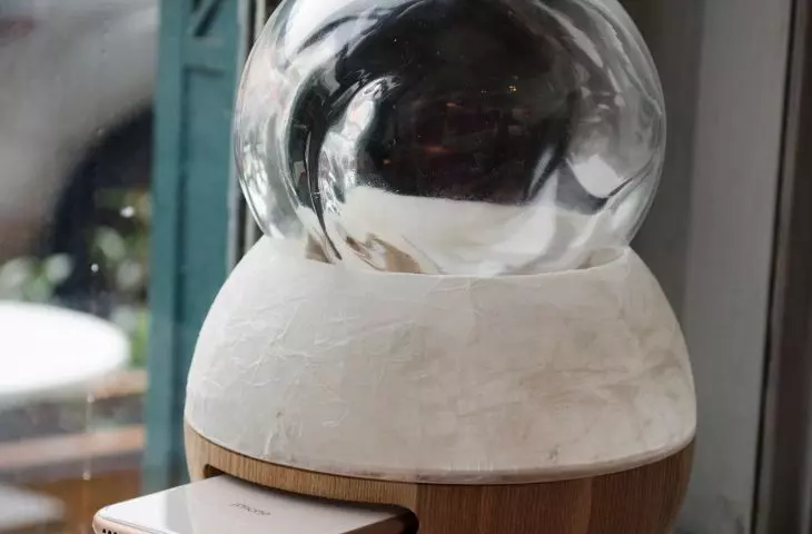 Moony projector