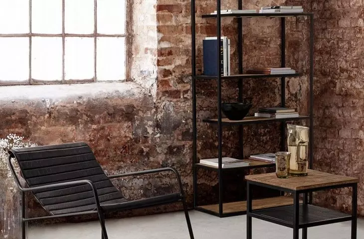 Raw walls and simple furniture are the essence of sigma style