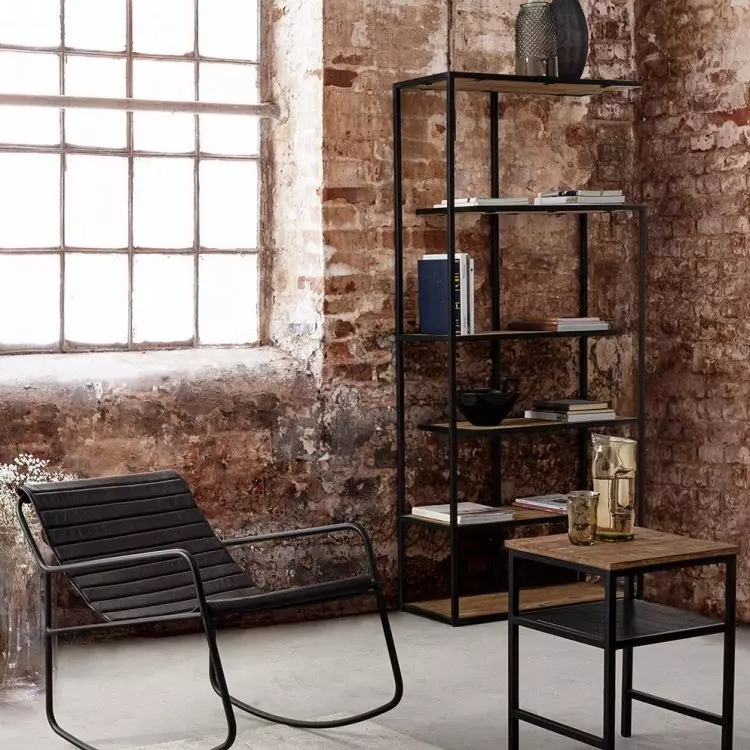 Raw walls and simple furniture are the essence of sigma style