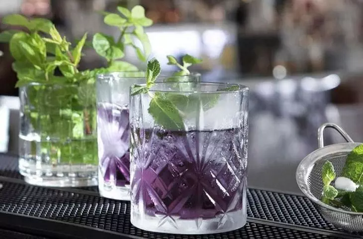 It is worth arranging a place to prepare drinks