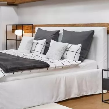 Subdued colors and lack of decoration allow you to relax