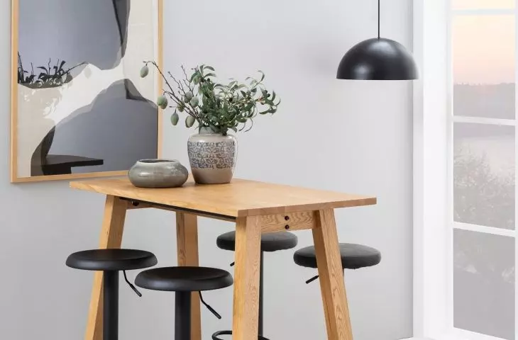 Minimalist bar set is a great choice for the kitchen