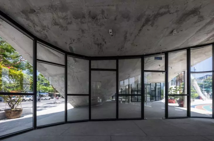 Art Exhibition Center in Son Tra, Vietnam - glassed-in first floor 