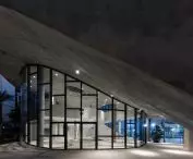 Art Exhibition Center in Son Tra, Vietnam - view of the glassed-in first floor