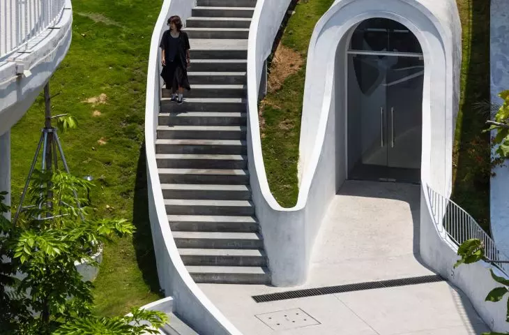 Art Exhibition Center in Son Tra, Vietnam - an outdoor park 
