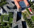 Muzeum Żydowskie w Berlinie – widok z lotu ptaka na zygzakowatą bryłę budynku 