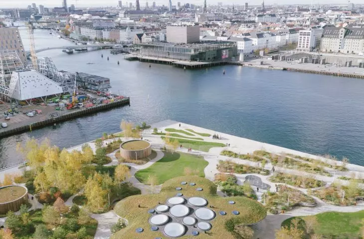 Opera Park w Kopenhadze (Operaparken) – widok z lotu ptaka na szklarnię, wyspę Papirøen i Operę Narodową