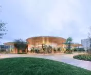 Opera Park w Kopenhadze (Operaparken) – ściany szklarni są w całości przeszklone 