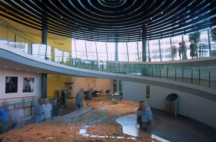 City Hall in London - a spiral ramp, leading to the upper floors, allows visitors to experience the building space in an unconventional way