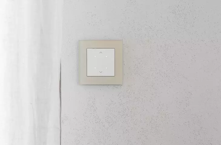 Simon GO - controller (Wi-Fi) for operating blinds, shutters, awnings, curtains