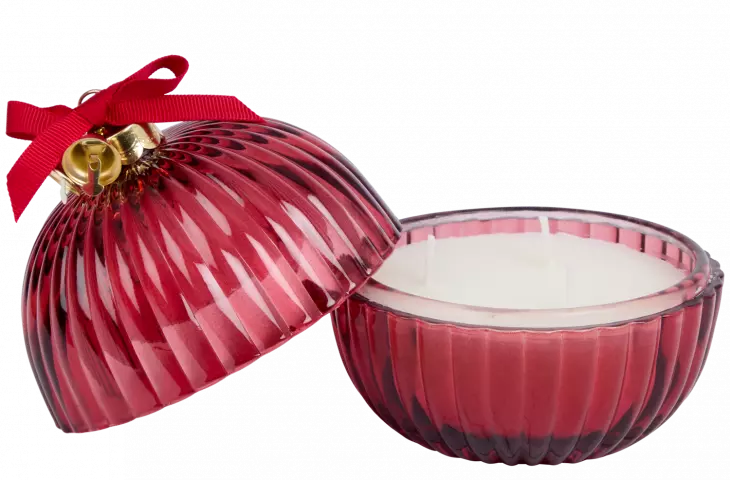 Scented candle in the form of a bauble is an ideal gift for people who appreciate the combination of practicality and beauty in a festive style
