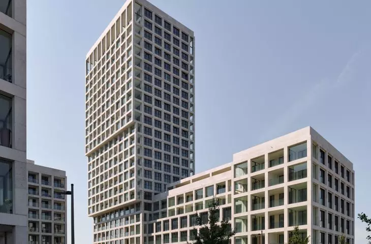 Scheldehof residential complex in Nieuw Zuid, Antwerp - one of the buildings has a rectangular plan and a tower, while the other takes on an L-shape