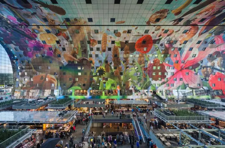 Hala Targowa (Markthal) w Rotterdamie – wewnątrz hali znajduje się największy mural w Niderlandach