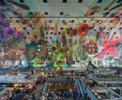 Hala Targowa (Markthal) w Rotterdamie – wewnątrz hali znajduje się największy mural w Niderlandach