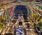 Hala Targowa (Markthal) w Rotterdamie – wewnątrz znajduje się największy mural w Niderlandach