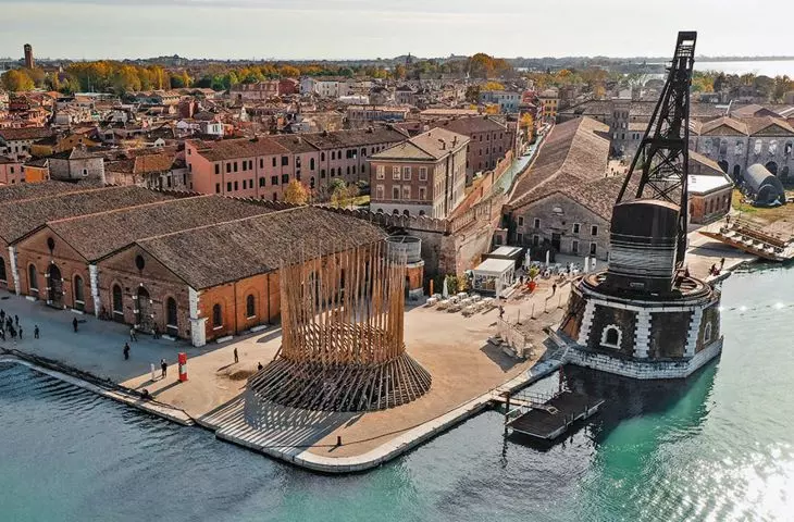 instalacja „Koyaüwe” na 17. Biennale Architektury w Wenecji, proj.: Alejandro Aravena (ELEMENTAL), 2021