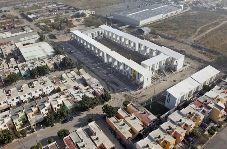 kompleks socjalnych budynków mieszkalnych, Monterrey, Meksyk, proj.: Alejandro Aravena (ELEMENTAL), 2010