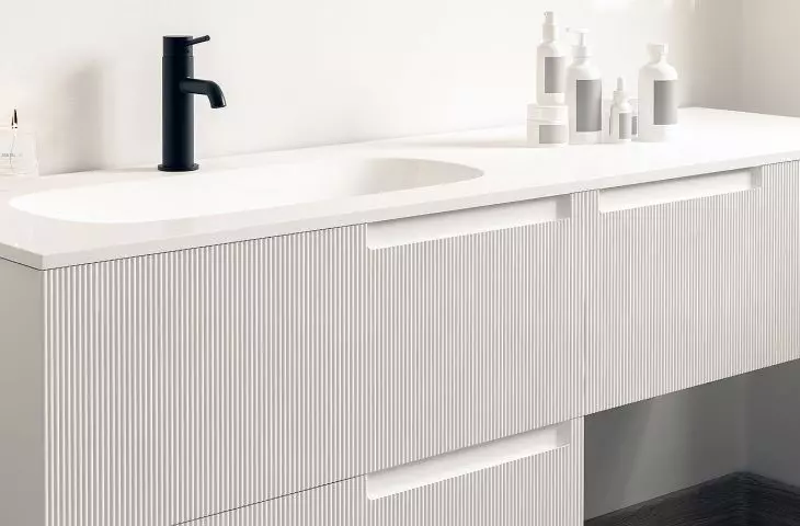 SOLID SURFACE