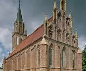przebudowa kościoła Mariackiego w Neubrandenburgu na salę koncertową, Niemcy, 2001
