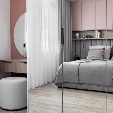 Glass cabinet fronts optically enlarge the room