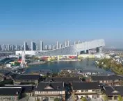 Ośrodek narciarski w Wuhan – elewacja budynku, w którym mieści się stok, składa się z kaskadowych, interaktywnych modułów przypominających piksele