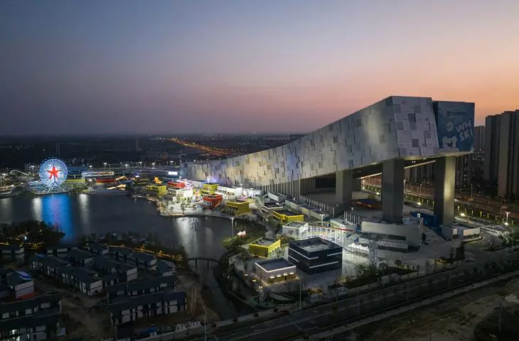 Wuhan ski resort - view of the complex at night
