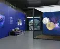 Self-supporting, stable walls for museum, showroom