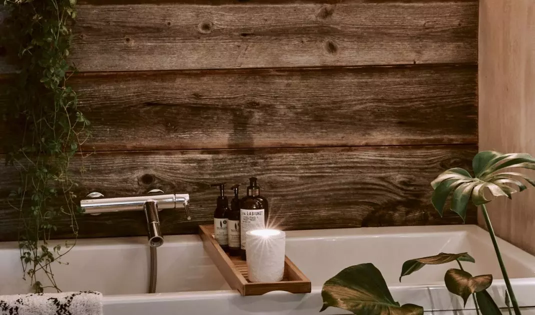 Pleasant smells and green plants will create an atmosphere conducive to relaxation