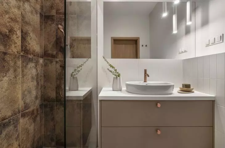 The shower area was highlighted with decorative tiles