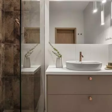 The shower area was highlighted with decorative tiles