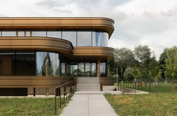 Circular and energy-neutral Omega office building in Hendrik-Ido-Ambacht, the Netherlands