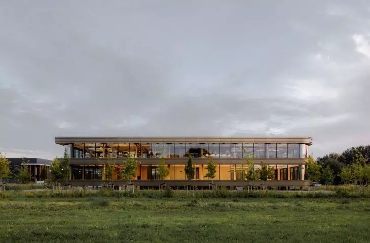 Circular and energy-neutral Omega office building in Hendrik-Ido-Ambacht, the Netherlands