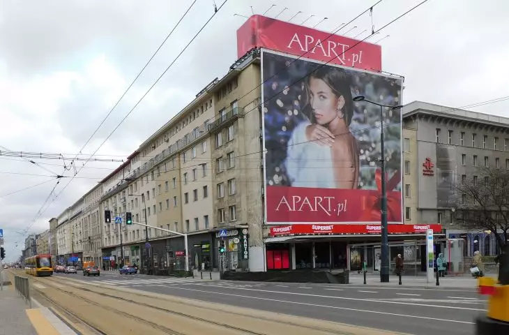 Billboard na kamienicach przy Al. Jerozolimskich