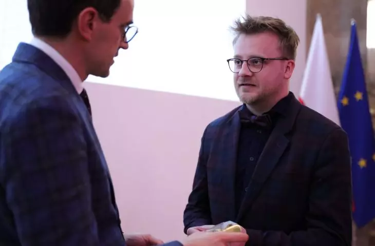 wręczanie nagrody przez Dyrektora Generalnego Michała Graczyka w imieniu ministra Krzysztofa Paszyka 