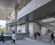 International Exchange Center of Wenzhou Medical University - entrance to the teaching building under the deep eaves