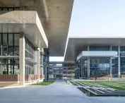 Centrum Wymiany Międzynarodowej Uniwersytetu Medycznego w Wenzhou – dziedziniec przed salą wykładową