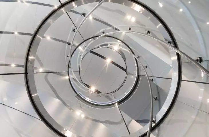 Apple Park w Cupertino w Kalifornii – wnętrze teatru Steve’a Jobsa