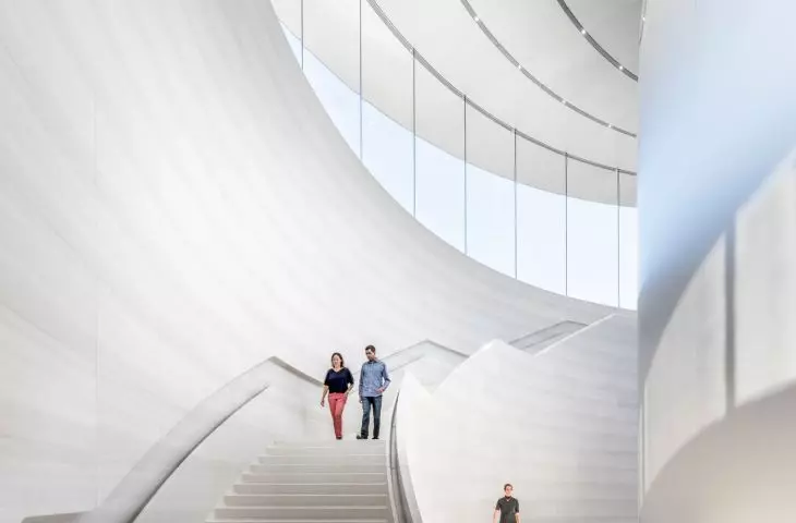 Apple Park w Cupertino w Kalifornii – minimalistyczne wnętrze teatru Steve’a Jobsa