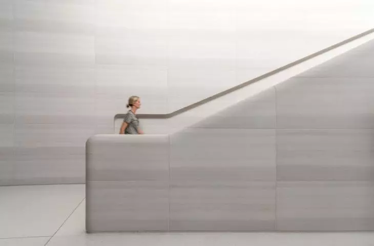 Apple Park w Cupertino w Kalifornii – minimalistyczne wnętrze teatru Steve’a Jobsa
