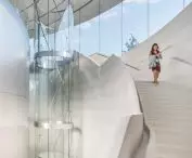 Apple Park w Cupertino w Kalifornii – wnętrze teatru Steve’a Jobsa