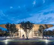 Apple Park w Cupertino w Kalifornii – bryła centrum dla zwiedzających