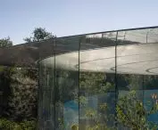 Apple Park w Cupertino w Kalifornii – szklana elewacja pierścienia 