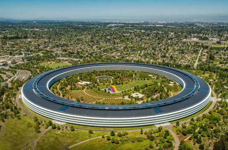 Apple Park w Cupertino w Kalifornii – widok na The Ring z lotu ptaka
