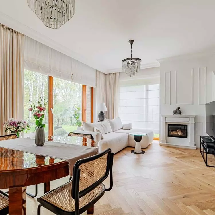 The floor was lined with classic herringbone