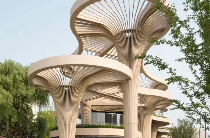 Solar Trees shopping mall in Shanghai - extensive shaded areas encourage visitors to take shelter from the sun