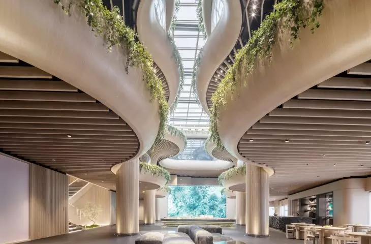 Solar Trees shopping center in Shanghai - interior view 