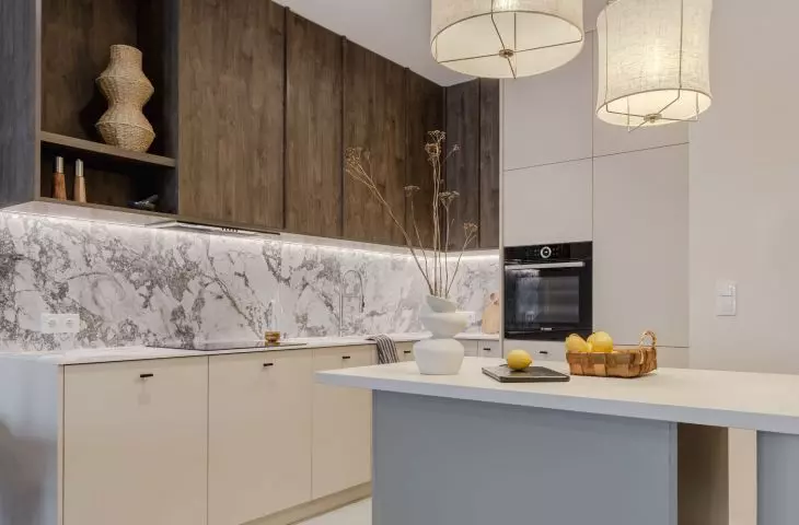 Kitchenette with marble design